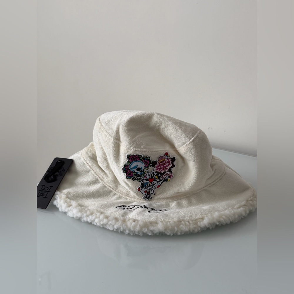 Ed Hardy fleece White Bucket Hat Embroidered skull Heart Design